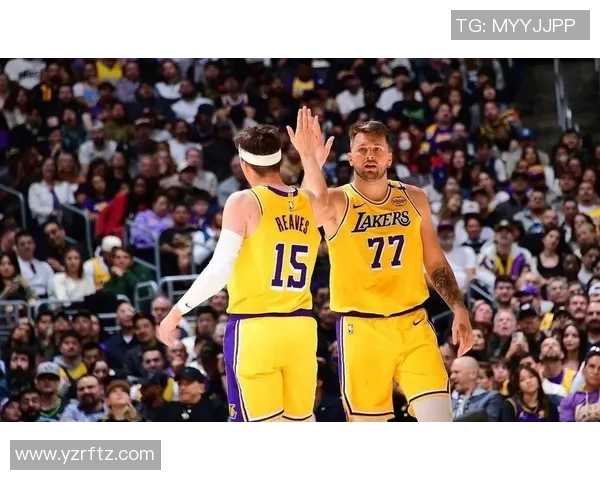 东契奇场均爆砍45+12+8成历史首人，里弗斯建议湖人送走詹姆斯